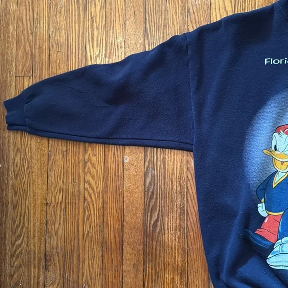 90’s Disney Vintage Crewneck Sweater - Picture 6 of 8